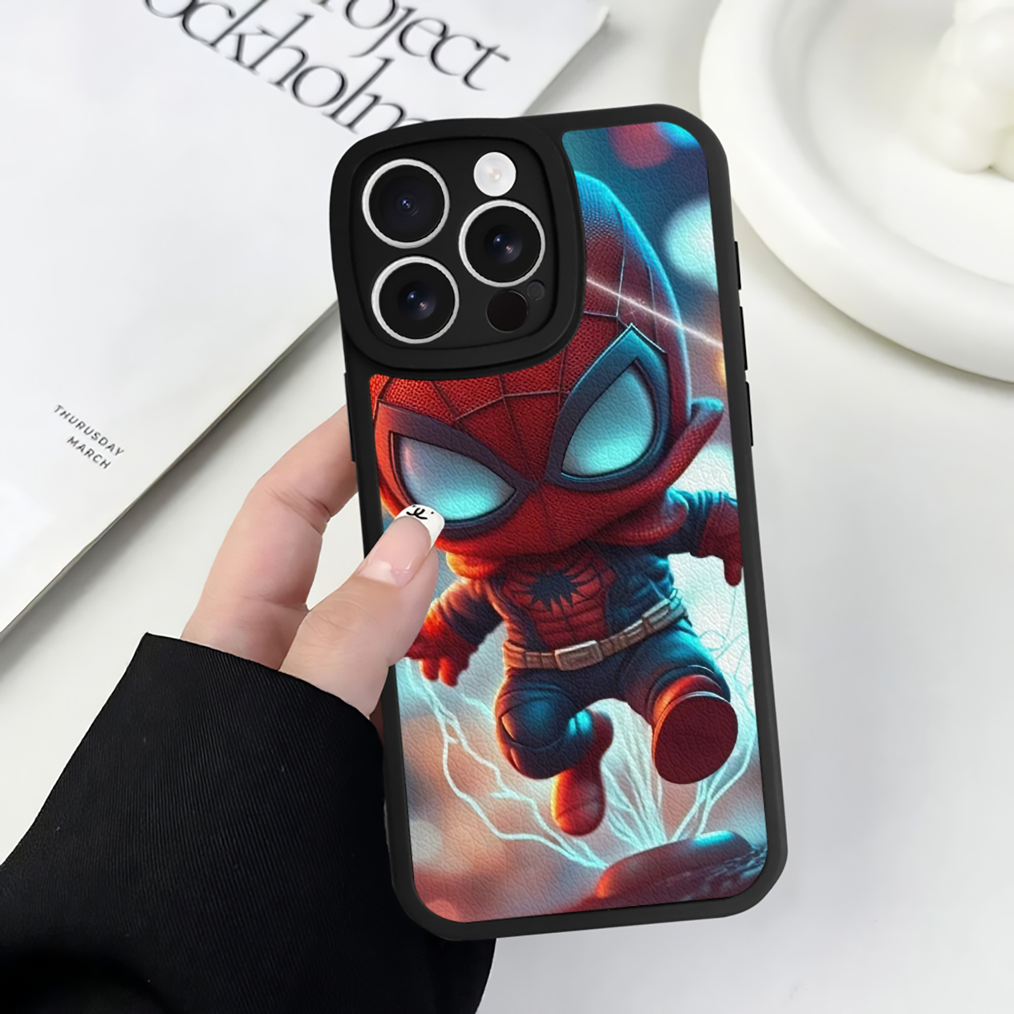 Spider Man スパイダーマン 【iPhone 16シリーズ対応】シリコンスマホケース（レザー調） 材質：シリコン